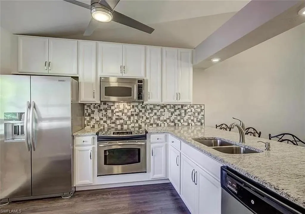 2 bed, 2.0 bath, 893 sqft, $1,600 — Photo 2