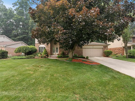 2nd image of 885 Medinah Dr
