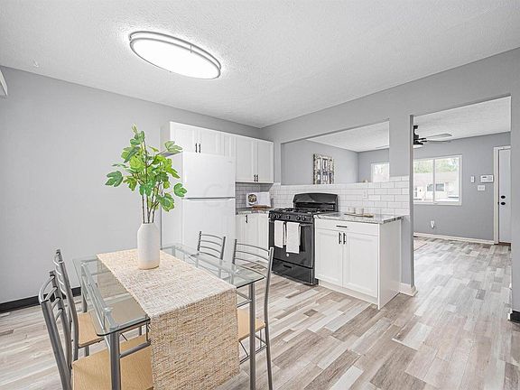 4th image of 2339 Edenburgh Dr S