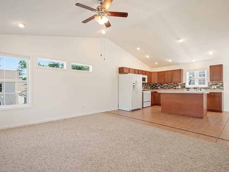 812 Union Ave NE — Photo 5