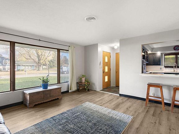 4th image of 301 Colorado Dr