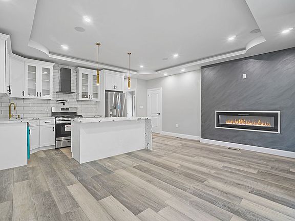 4th image of 942 E 214th St