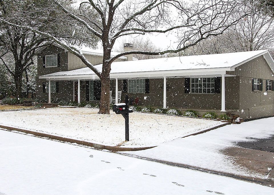 1st image of 2424 Old Oaks Dr
