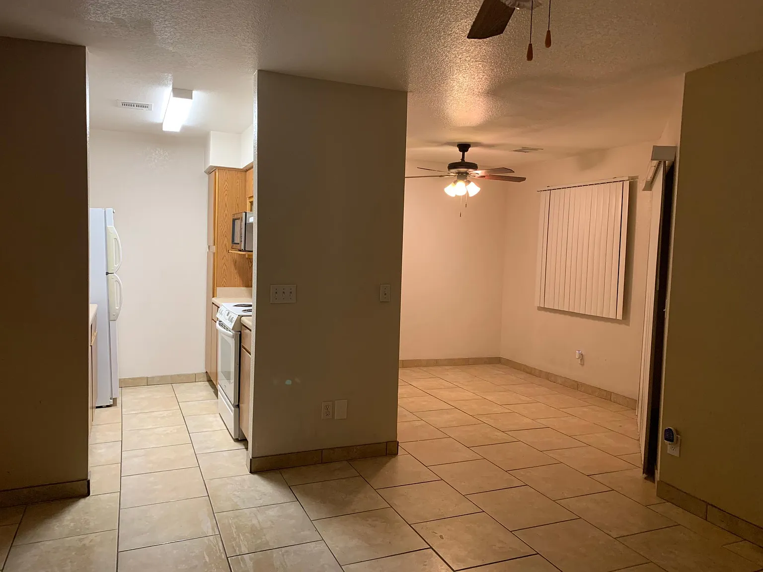 444 W Ivyglen St — Photo 4