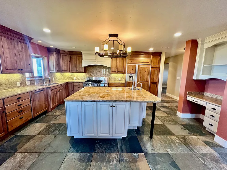 300 Corona Rd — Photo 17