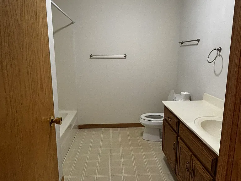 1545 Helen Ct — Photo 32