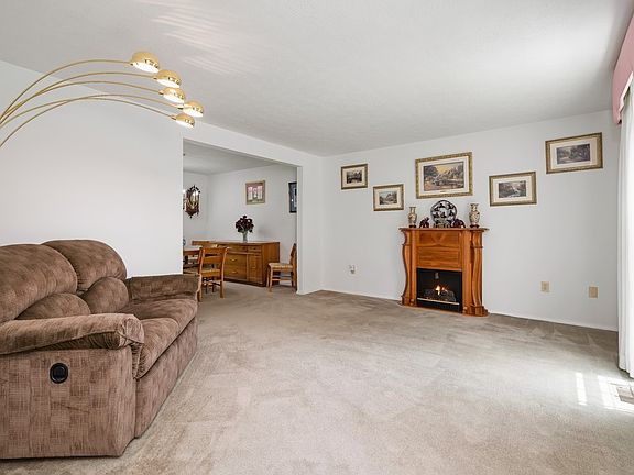 3rd image of 128 Clearbrook Dr