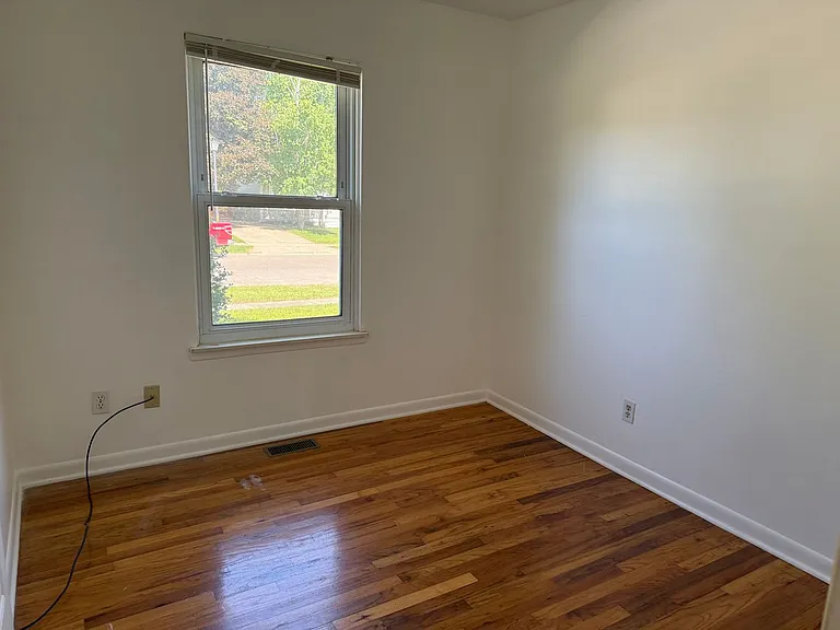 6038 S Ivanhoe Ave — Photo 6