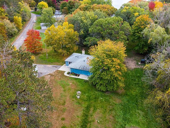 3rd image of 606 Big Lake Ct