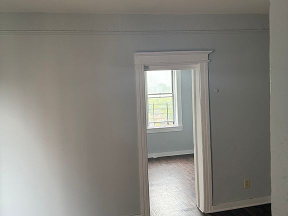 2nd image of 12 Orchard Pl APT 4