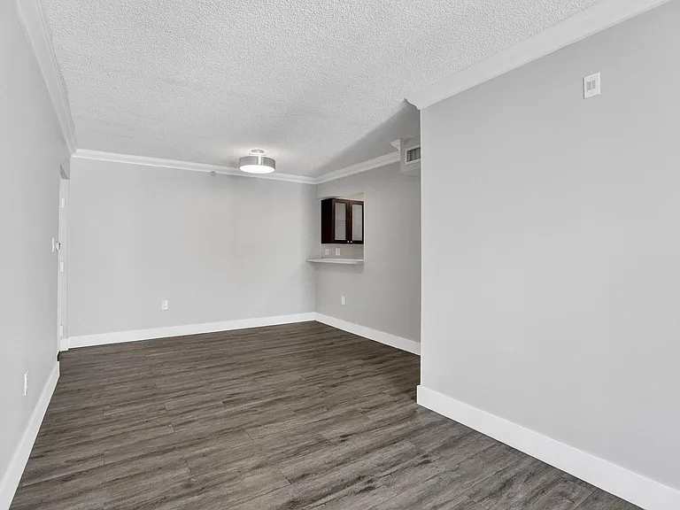 126 SW 17th Rd #601 — Photo 7