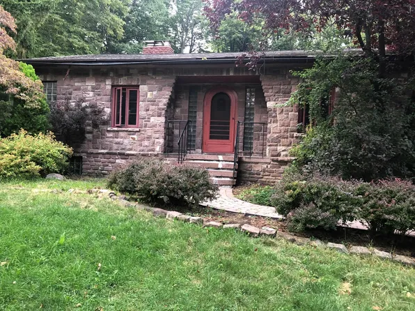 590 Ridgemont Dr, Rochester, NY 14626