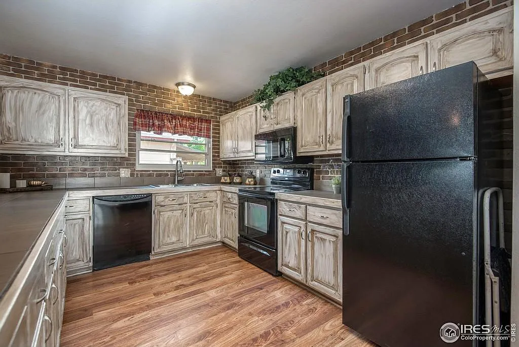 4 bed, 2154 sqft, $2,595 — Photo 3