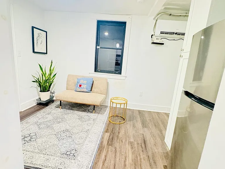 1646 Vine St #8 — Photo 5
