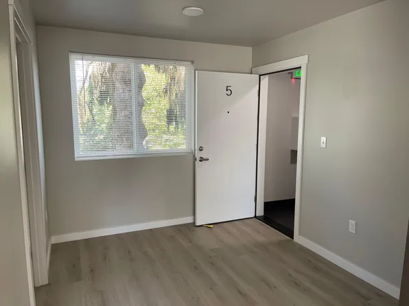 641 N Pine St #5, Tacoma, WA 98406