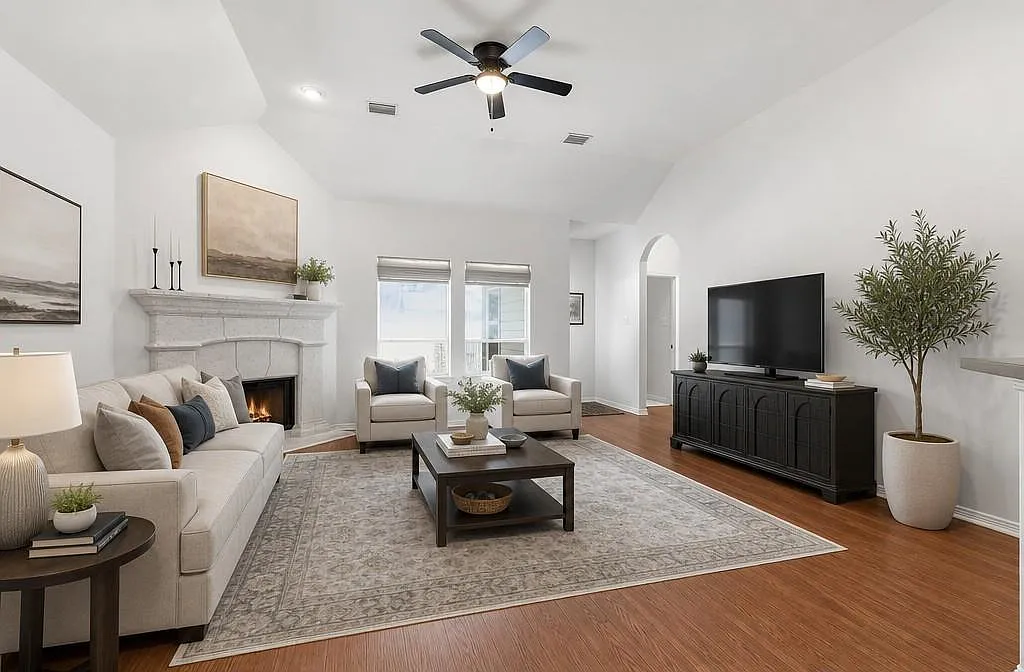 3 bed, 2.0 bath, 2293 sqft, $2,600 — Photo 4