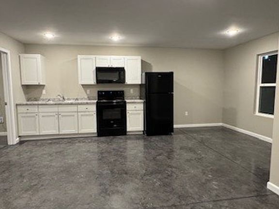 4th image of 218 Chiricahua Ln