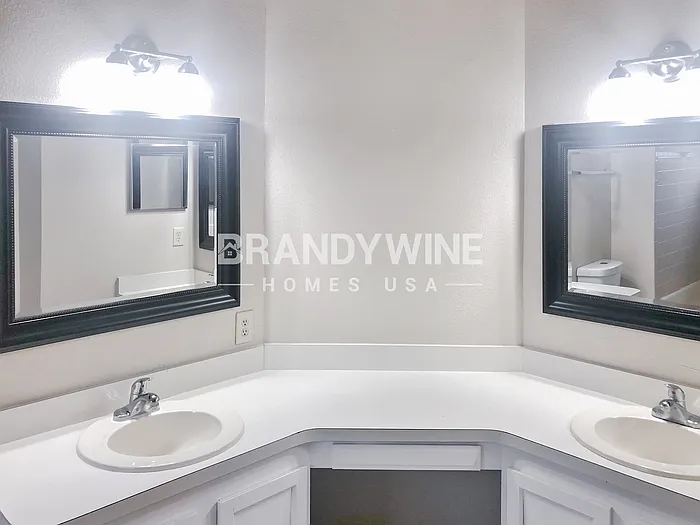 3363 Hampstead Dr — Photo 10