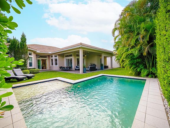 3rd image of 6359 Bellamalfi Street