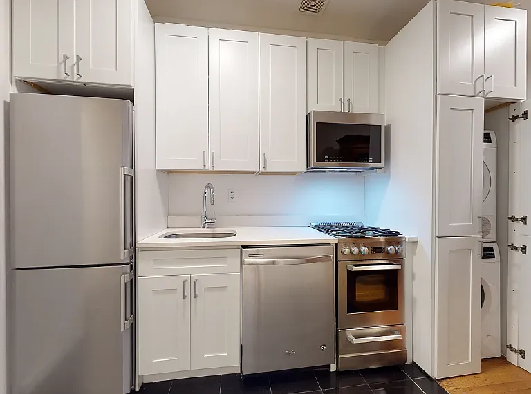 204 W 81st St #32 — Photo 4