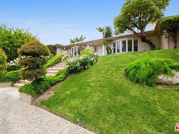 3rd image of 18379 Lake Encino Dr