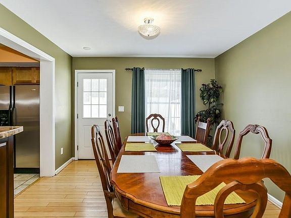 3rd image of 4 Guild St #1