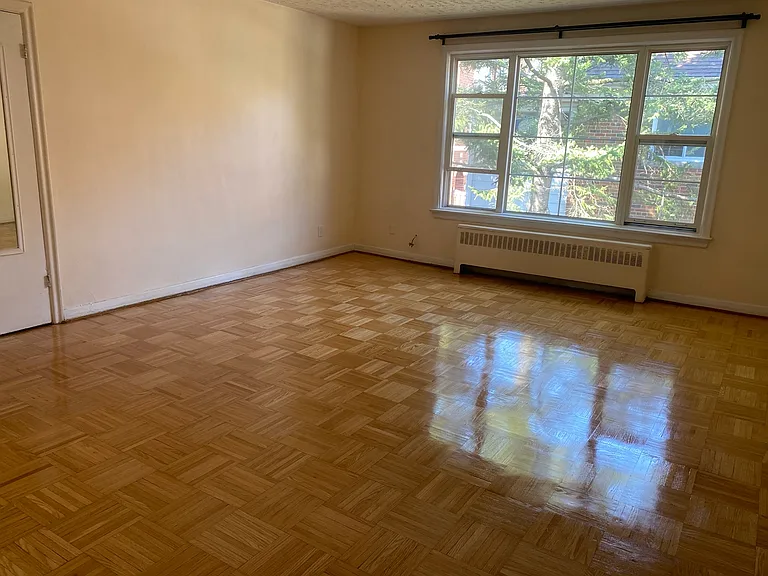 2675 Bloor St W — Photo 6