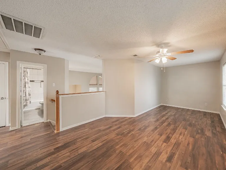 2136 Stoneridge Dr — Photo 27