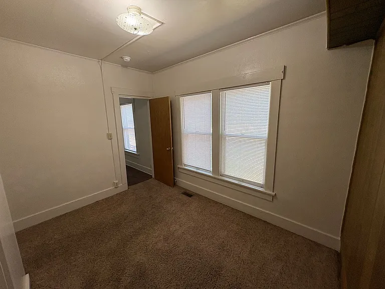 2801 F — Photo 12