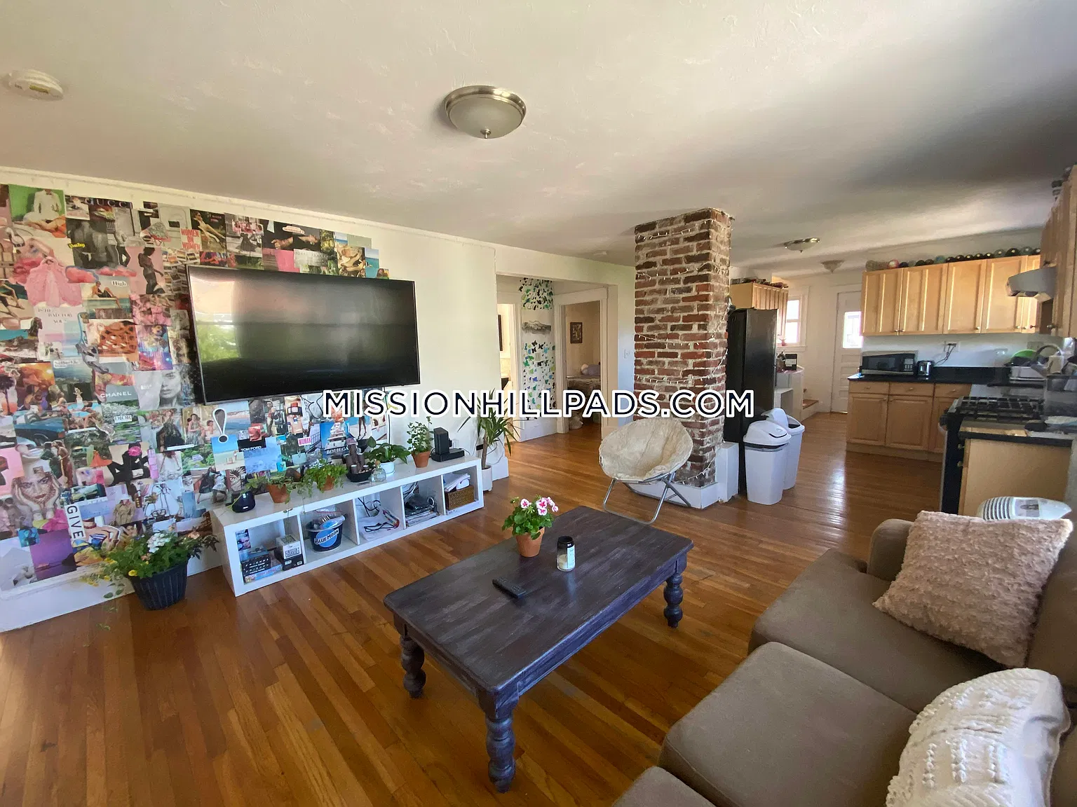 5 bed, 2.5 bath, 9999 sqft, $8,250 — Photo 1