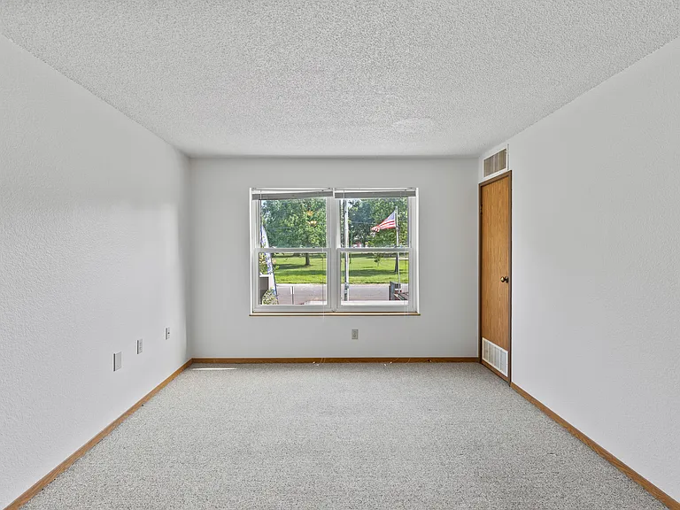 Liberty/Tambo Apartments — Photo 13