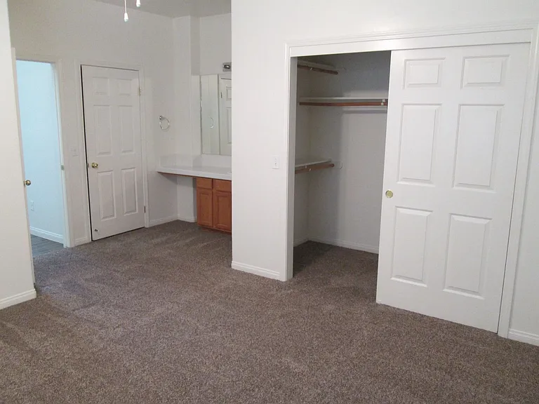 530 Yellow Meadow Ct — Photo 12
