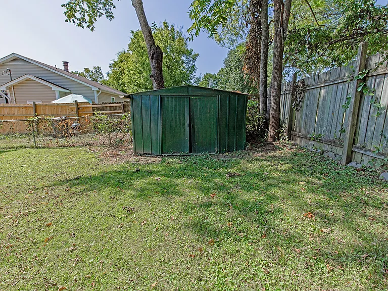 857 Heritage Cir — Photo 35