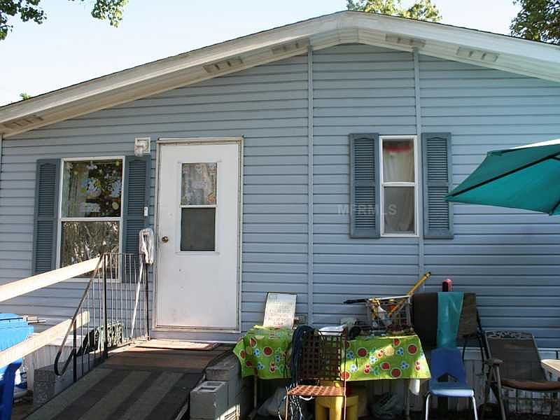2nd image of 906 NW 9th Pl