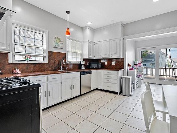 3rd image of 218 Bradstreet Ave #1