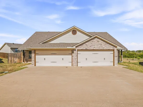907 Dart Ct, Granbury, TX 76049