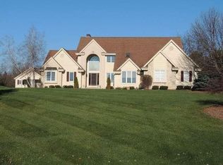 W330N5904 Cedar Bay Dr, Nashotah, WI 53058