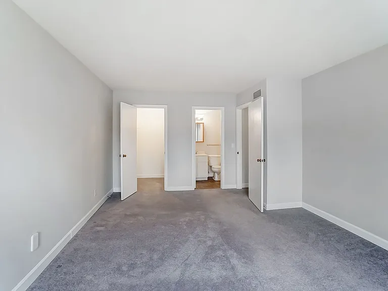 Candlelite Apartments — Photo 49