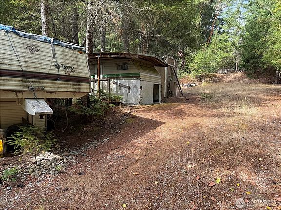3rd image of 397 NE Larson Lake Road