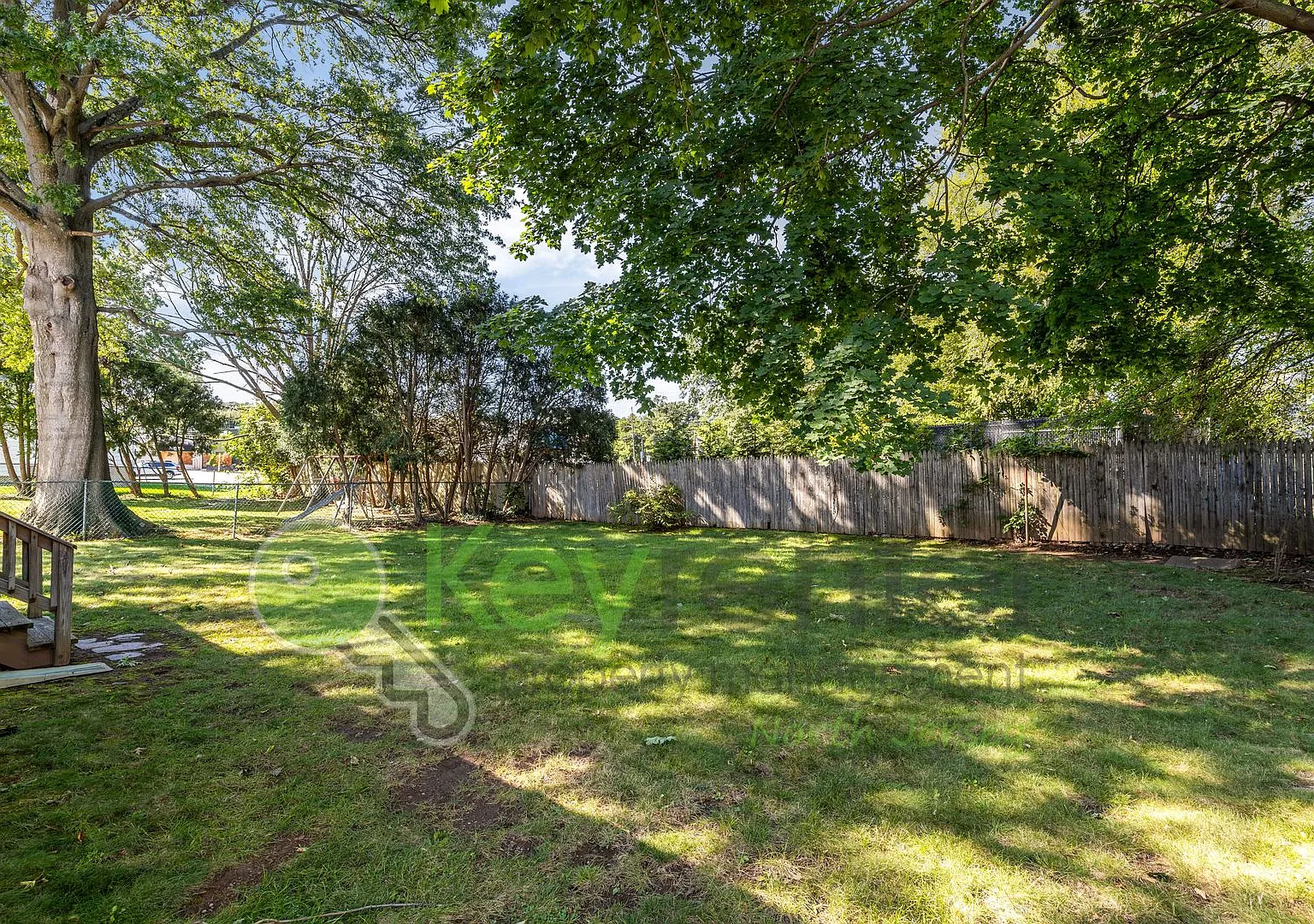 Spacious 3BR Bloomfield Home with Large Fenced Yard, Garage & Basement — Photo 2