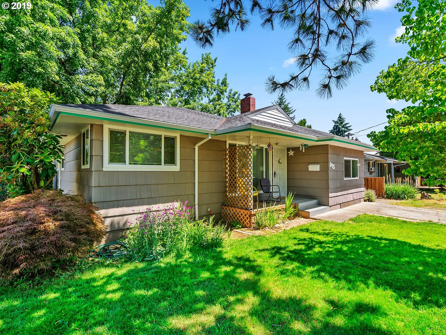 273 NW Garibaldi St photo 1