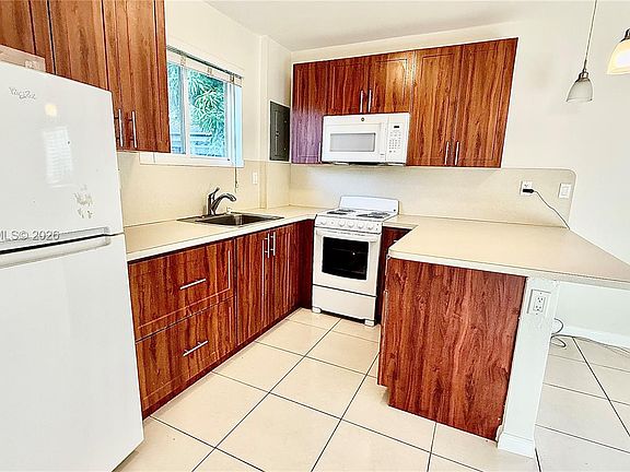 4th image of 19505 SW 128th Ave #1