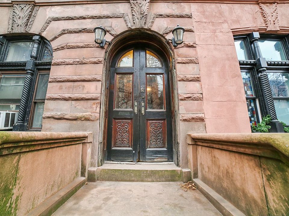1st image of 34 W 119th St
