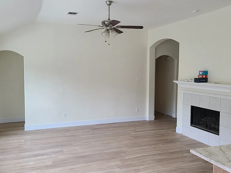 641 Cottonwood Trl — Photo 3