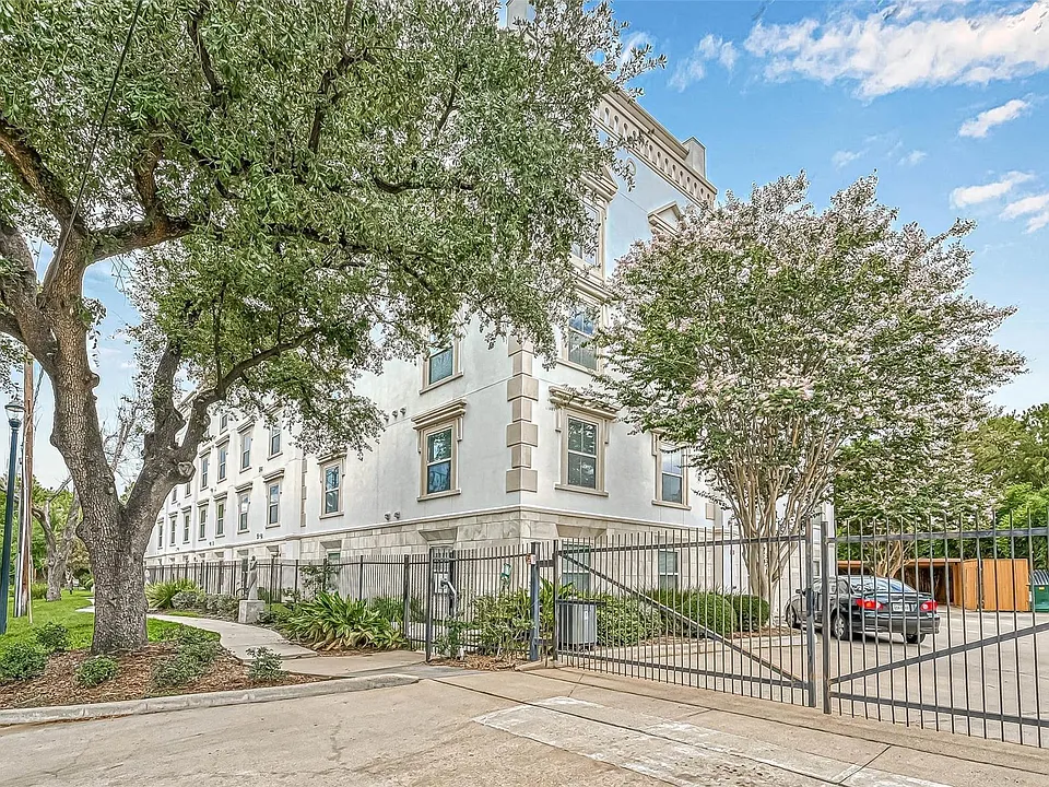 3501 Chenevert St #17