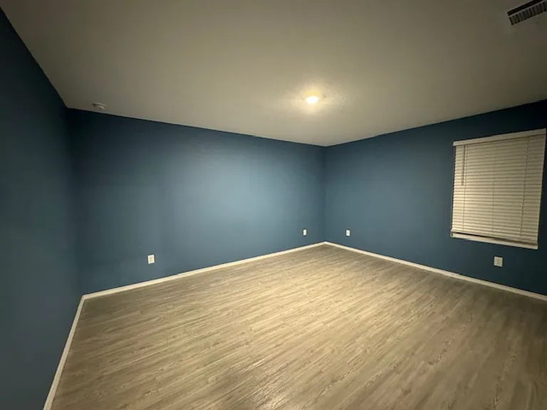 7010 Solar Rdg — Photo 12