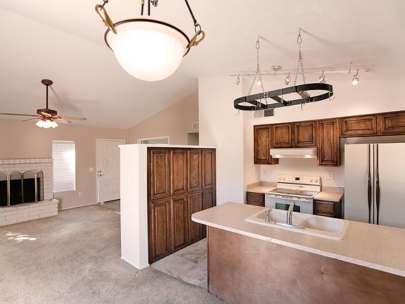 Breakfast and living room