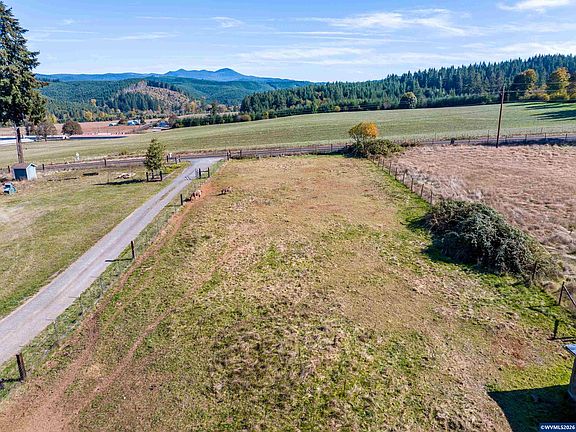 5th image of 29800 Berlin Rd