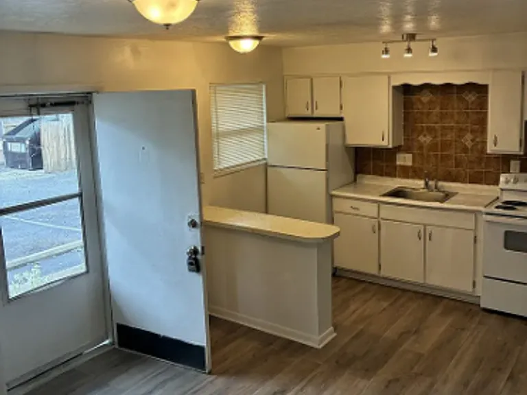 4115 Pinecroft Dr — Photo 10