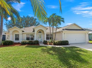 2412 SE Alfonso Ave, Port Saint Lucie, FL 34952